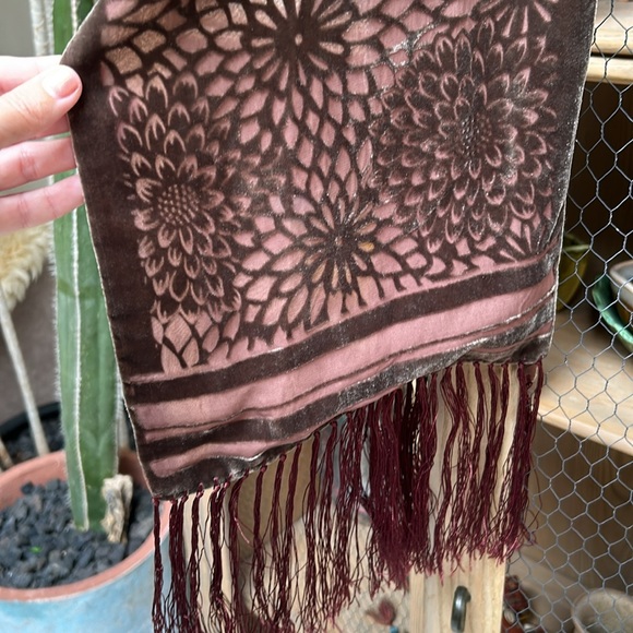 Vintage Oscar de la Renta Rayon Silk Scarf with Fringe - Picture 5 of 16